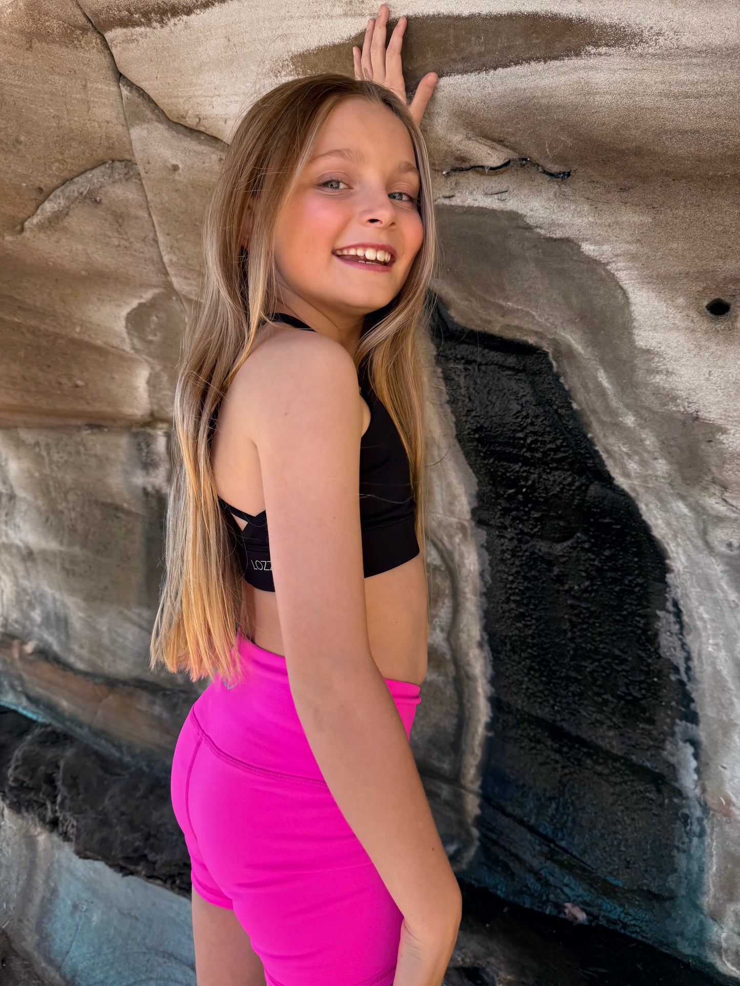 The Signature Short - Electric Pink