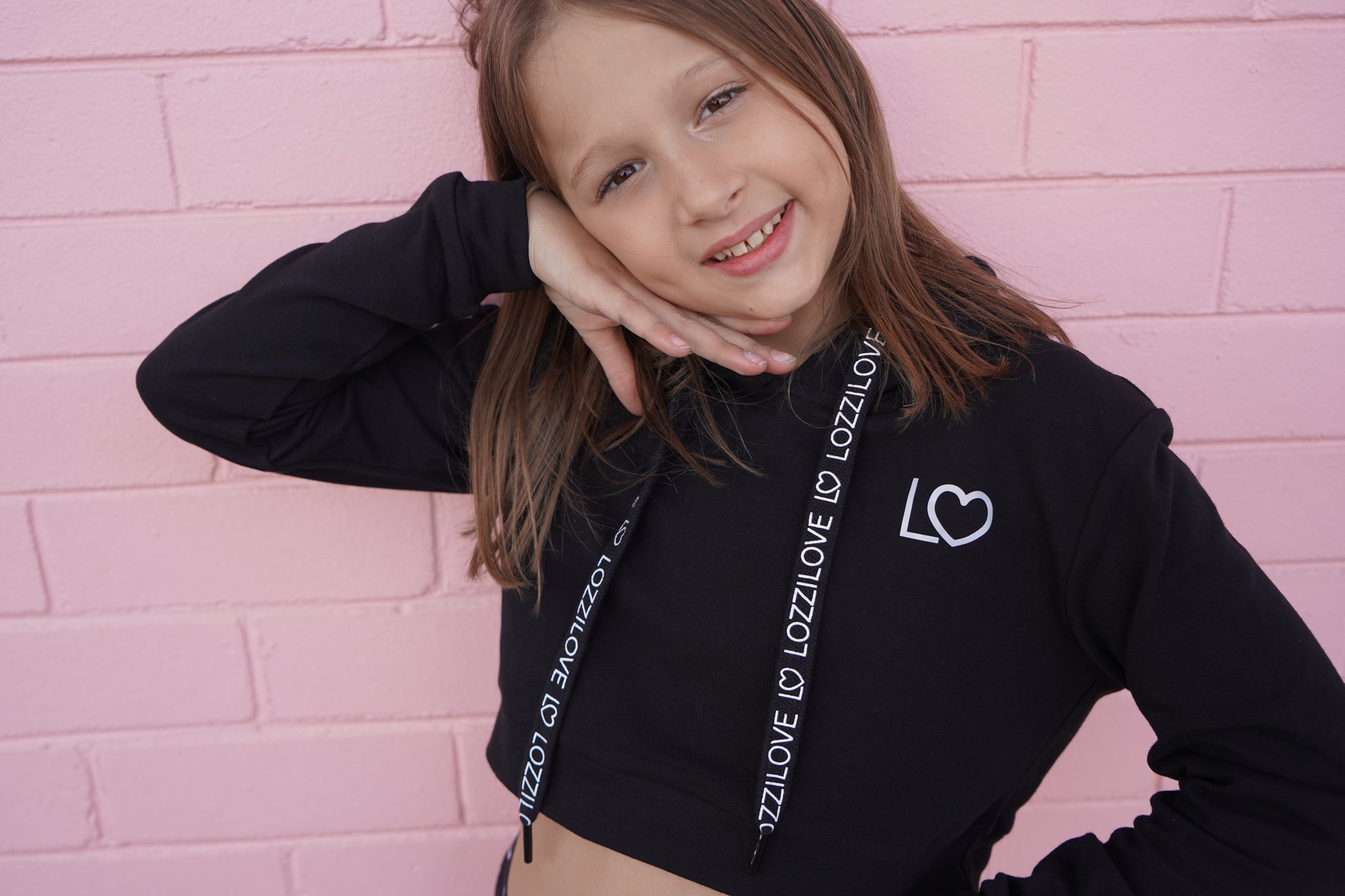 LOZZILOVE CROPPED HOODIE Black Lozzilove LOZZILOVE CROPPED HOODIE Black Lozzilove